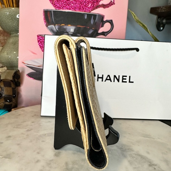 Chanel Beige Compact Wallet - Picture 3 of 16